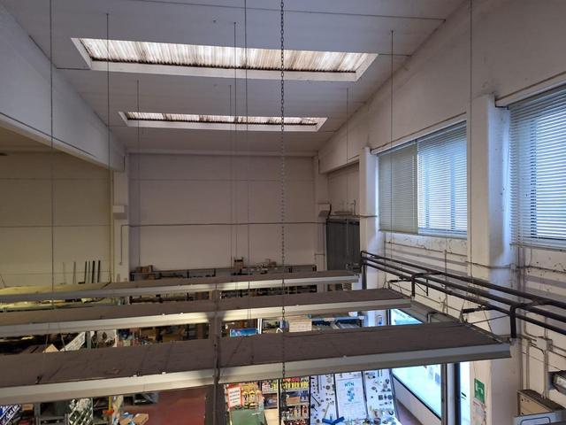 Magazzini in vendita