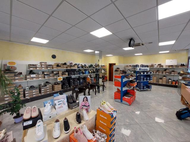 #2537843 Ampio negozio con grande visibilità su Via Emilia in vendita - foto 4