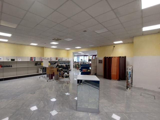 #2537843 Ampio negozio con grande visibilità su Via Emilia in vendita - foto 11