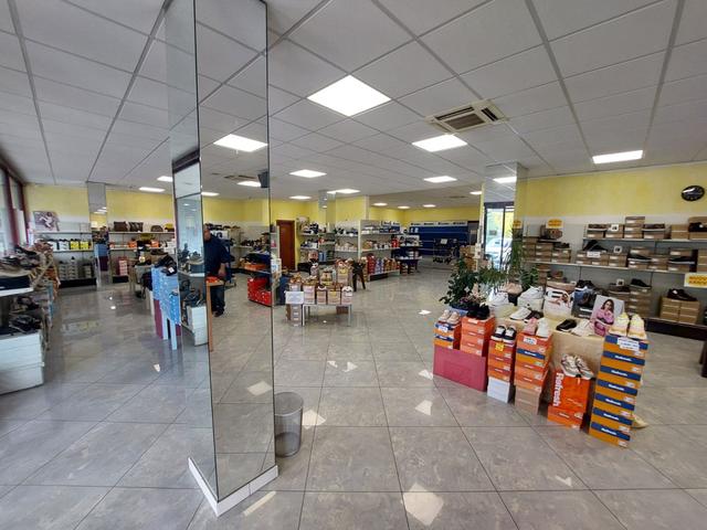 #2537843 Ampio negozio con grande visibilità su Via Emilia in vendita - foto 14