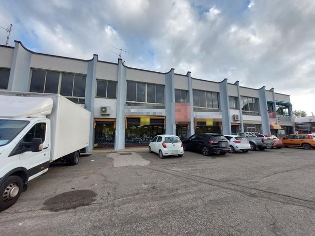 #2537843 Ampio negozio con grande visibilità su Via Emilia in vendita - foto 1