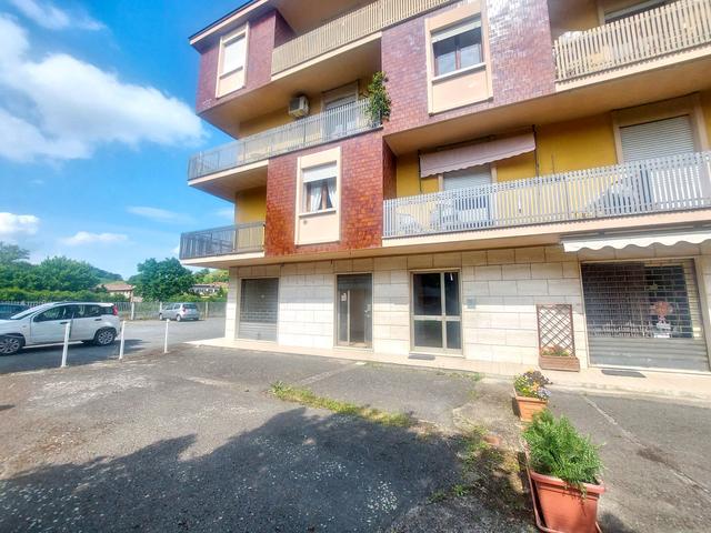 #2536082 Negozio con ampia area pertinenziale in vendita - foto 2