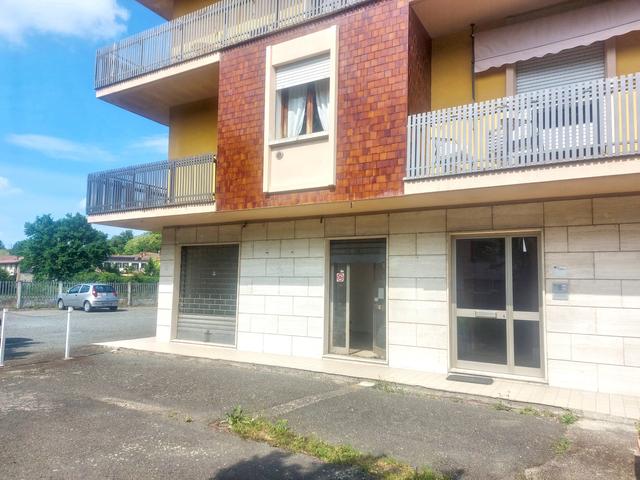 #2536082 Negozio con ampia area pertinenziale in vendita - foto 1