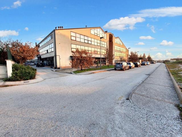 Negozi in vendita
