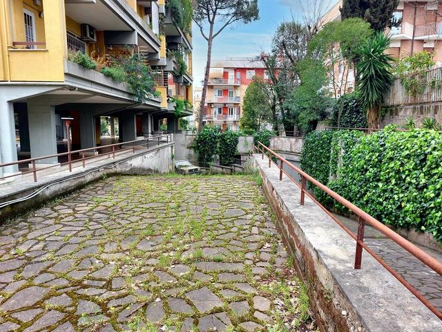 Studi privati in vendita