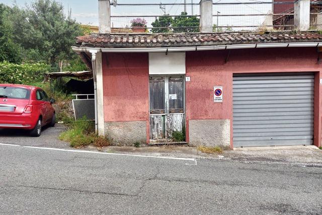 Magazzini in vendita