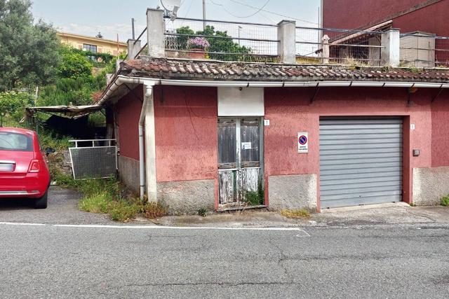 Magazzini in vendita