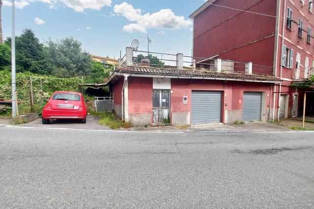 Magazzini in vendita