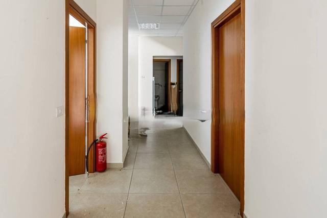 #2537542 Locale commerciale con magazzino in vendita - foto 3