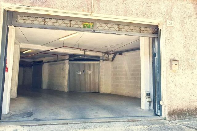 Garage in vendita