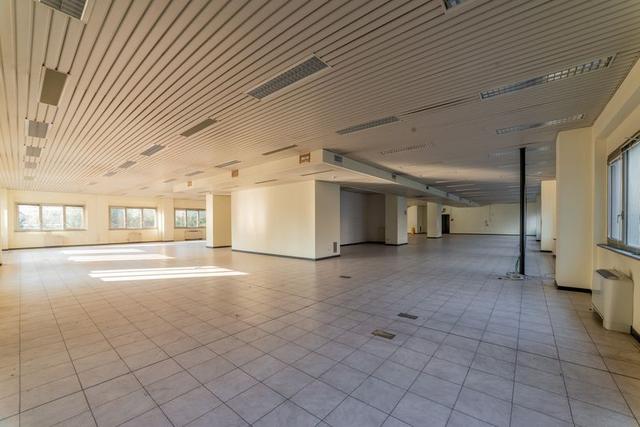 #2537729 Edificio cielo terra indipendente con parcheggio sotterraneo privato e ampia area esterna in vendita - foto 2