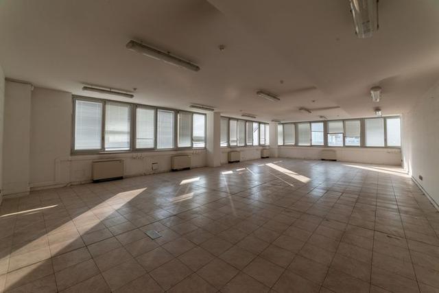 #2537729 Edificio cielo terra indipendente con parcheggio sotterraneo privato e ampia area esterna in vendita - foto 3