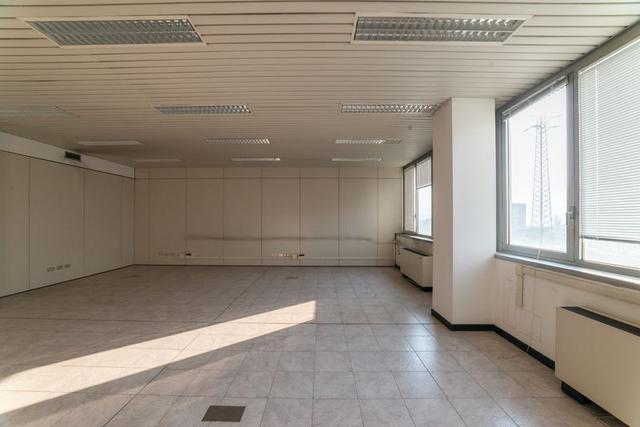 #2537729 Edificio cielo terra indipendente con parcheggio sotterraneo privato e ampia area esterna in vendita - foto 4