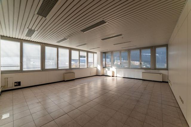 #2537729 Edificio cielo terra indipendente con parcheggio sotterraneo privato e ampia area esterna in vendita - foto 15