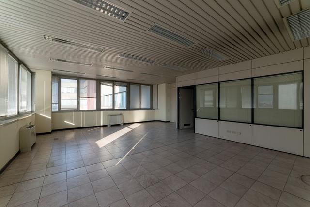 #2537729 Edificio cielo terra indipendente con parcheggio sotterraneo privato e ampia area esterna in vendita - foto 27