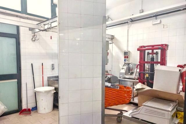 #2537367 Negozio con corte in edificio polifunzionale in vendita - foto 6