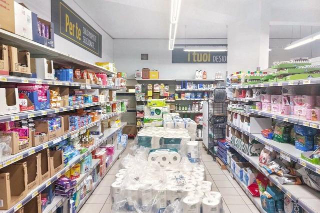 #2537367 Negozio con corte in edificio polifunzionale in vendita - foto 7