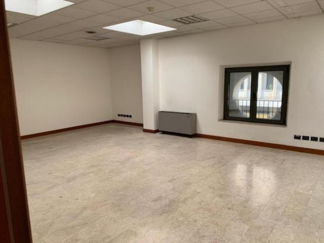 #2536602 Ampio ufficio in zona centrale in vendita - foto 2