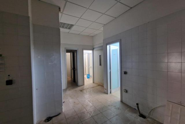 #25764 Negozio con deposito e area esterna in vendita - foto 10