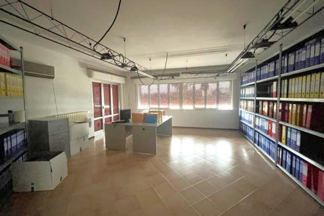 #2639921 Edificio artigianale con uffici e cortile esclusivo in vendita - foto 2