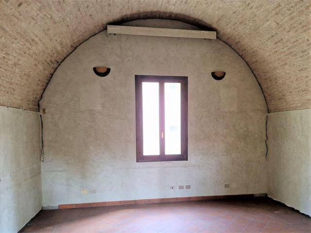 #18528 Edificio storico ex caserma in vendita - foto 6