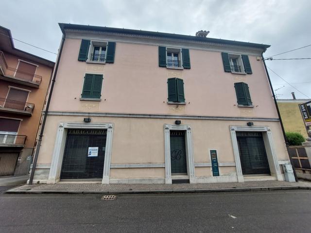 Negozi in vendita