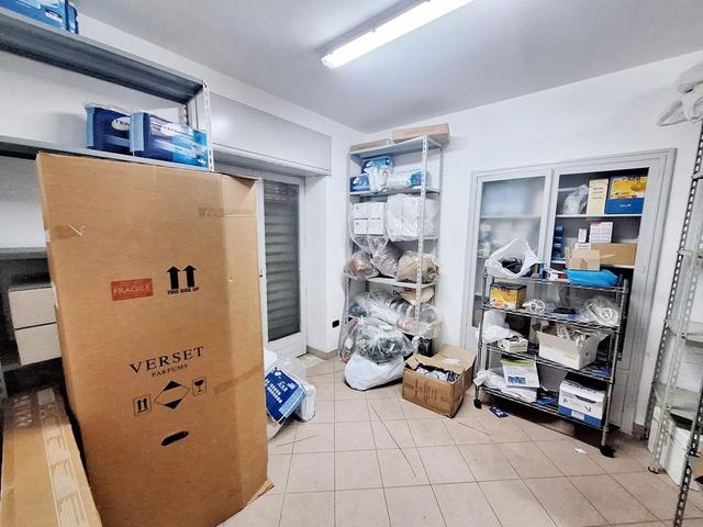 Magazzini in vendita