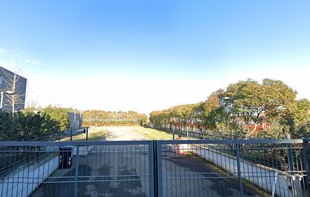 #2639425 Palazzina direzionale su tre livelli con ampia corte in vendita - foto 2