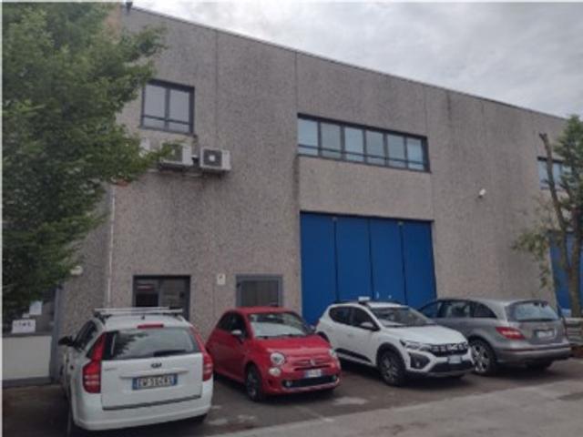 #2537976 Capannone logistico con area carico/scarico in vendita - foto 1