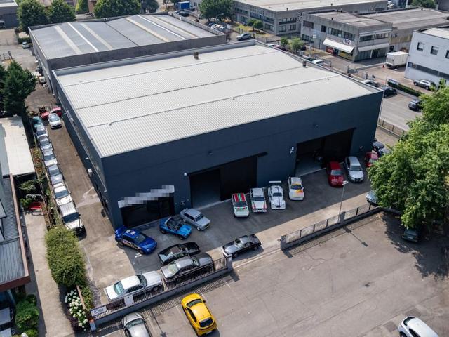 #2536778 Capannone commerciale di prestigio con piazzale sui quattro lati in vendita - foto 1