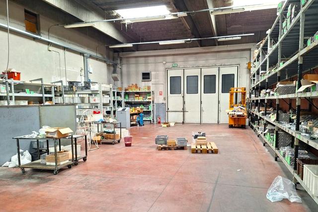 #2638342 Fabbricato industriale con cortile e accessori in vendita - foto 2