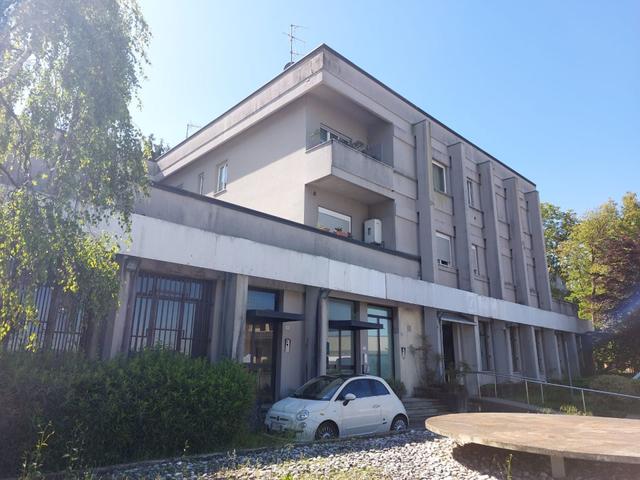 #19645 Locale libero nel centro del paese ex istituto di credito in vendita - foto 1