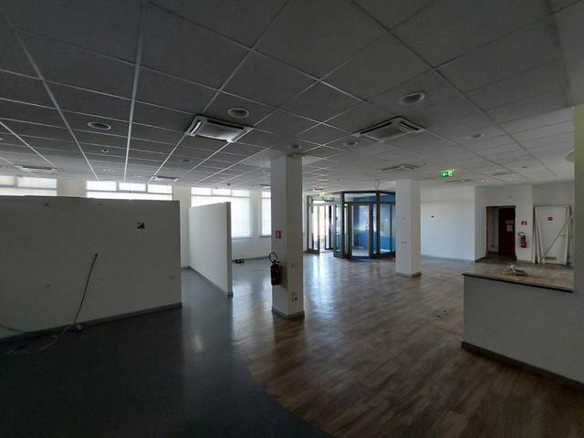 #19645 Locale libero nel centro del paese ex istituto di credito in vendita - foto 5