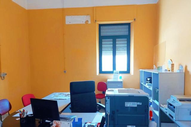 #20405 Complesso artigianale con cortile e pertinenze in vendita - foto 7