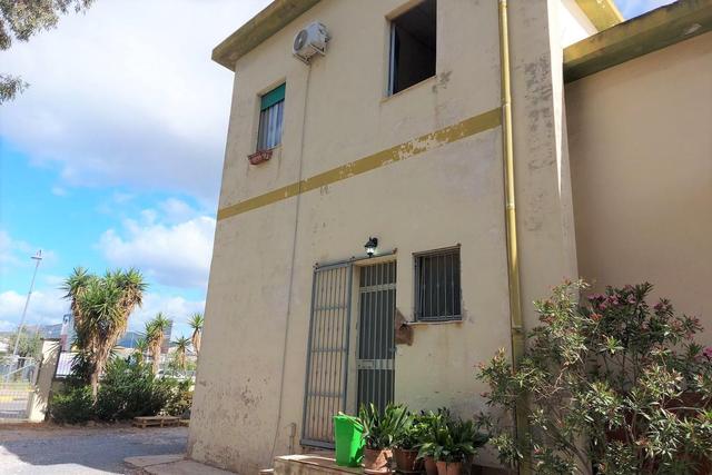 #20405 Complesso artigianale con cortile e pertinenze in vendita - foto 9