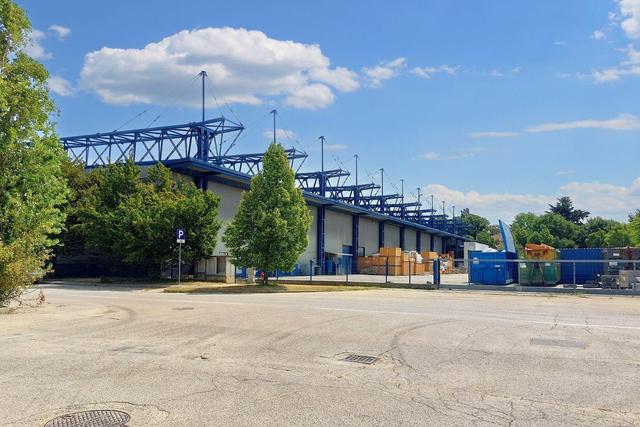 Magazzini in vendita