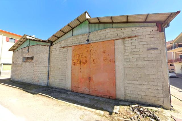 Magazzini in vendita