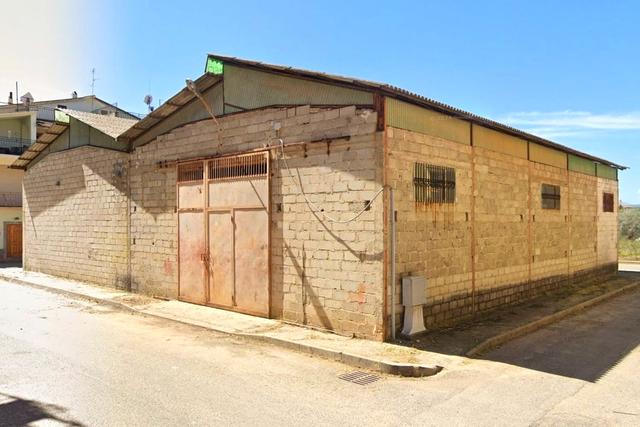 Magazzini in vendita