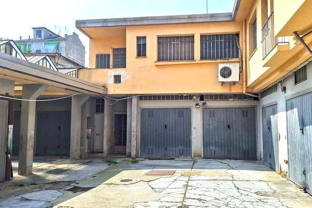 Garage in vendita