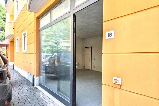 #2536119 Negozio (sub 275) in edificio polifunzionale in vendita - foto 2