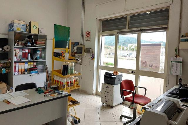 #21460 Complesso artigianale con cortile e pertinenze in vendita - foto 3