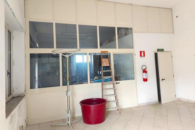 #21460 Complesso artigianale con cortile e pertinenze in vendita - foto 8