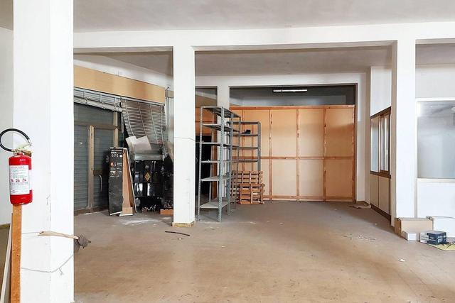 #19433 Complesso commerciale con cortile e pertinenze in vendita - foto 12