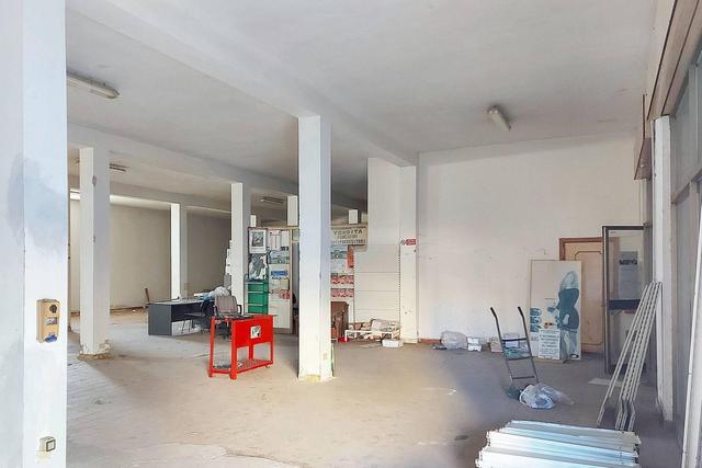 #19433 Complesso commerciale con cortile e pertinenze in vendita - foto 11