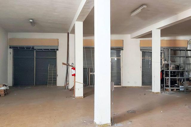 #19433 Complesso commerciale con cortile e pertinenze in vendita - foto 10