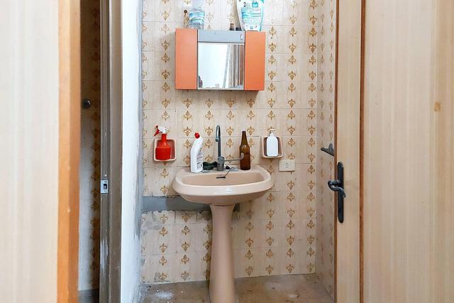#19433 Complesso commerciale con cortile e pertinenze in vendita - foto 2