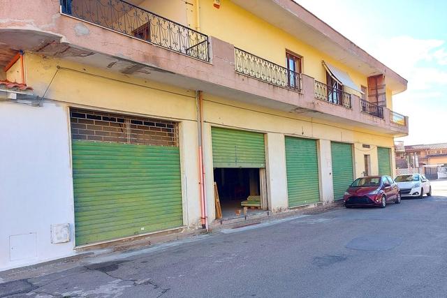 #19433 Complesso commerciale con cortile e pertinenze in vendita - foto 8