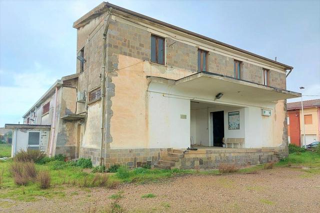 #19447 Complesso artigianale con cortile e pertinenze in vendita - foto 1