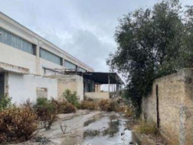 #2537498 Ampio capannone con zona ufﬁci in vendita - foto 4