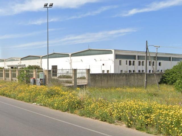 #2537498 Ampio capannone con zona ufﬁci in vendita - foto 1